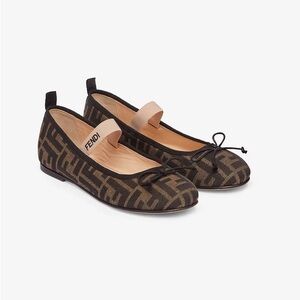 Fendi brand new shoes size 35 new in box